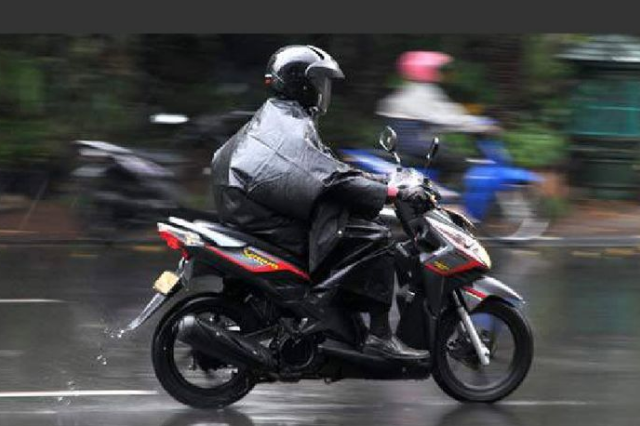 Hati-Hati Pakai Jas Hujan Ponco!