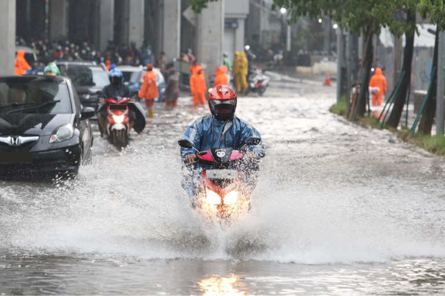 Tips Mencegah Terjadinya Aquaplaning