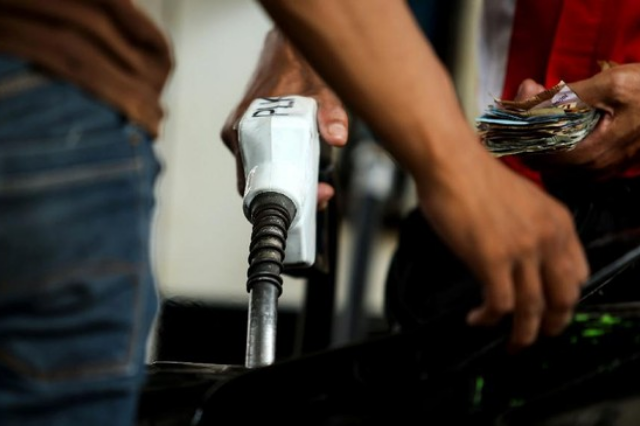 Isi Bensin Motor Lebih Baik Full Tank