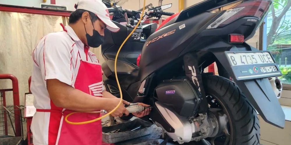 Kenapa Motor Sering Mogok Saat Hujan?