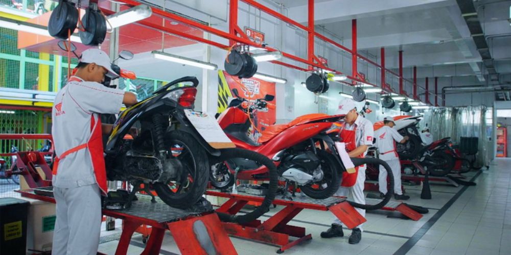 Penyebab Knalpot Motor Ngebul Putih